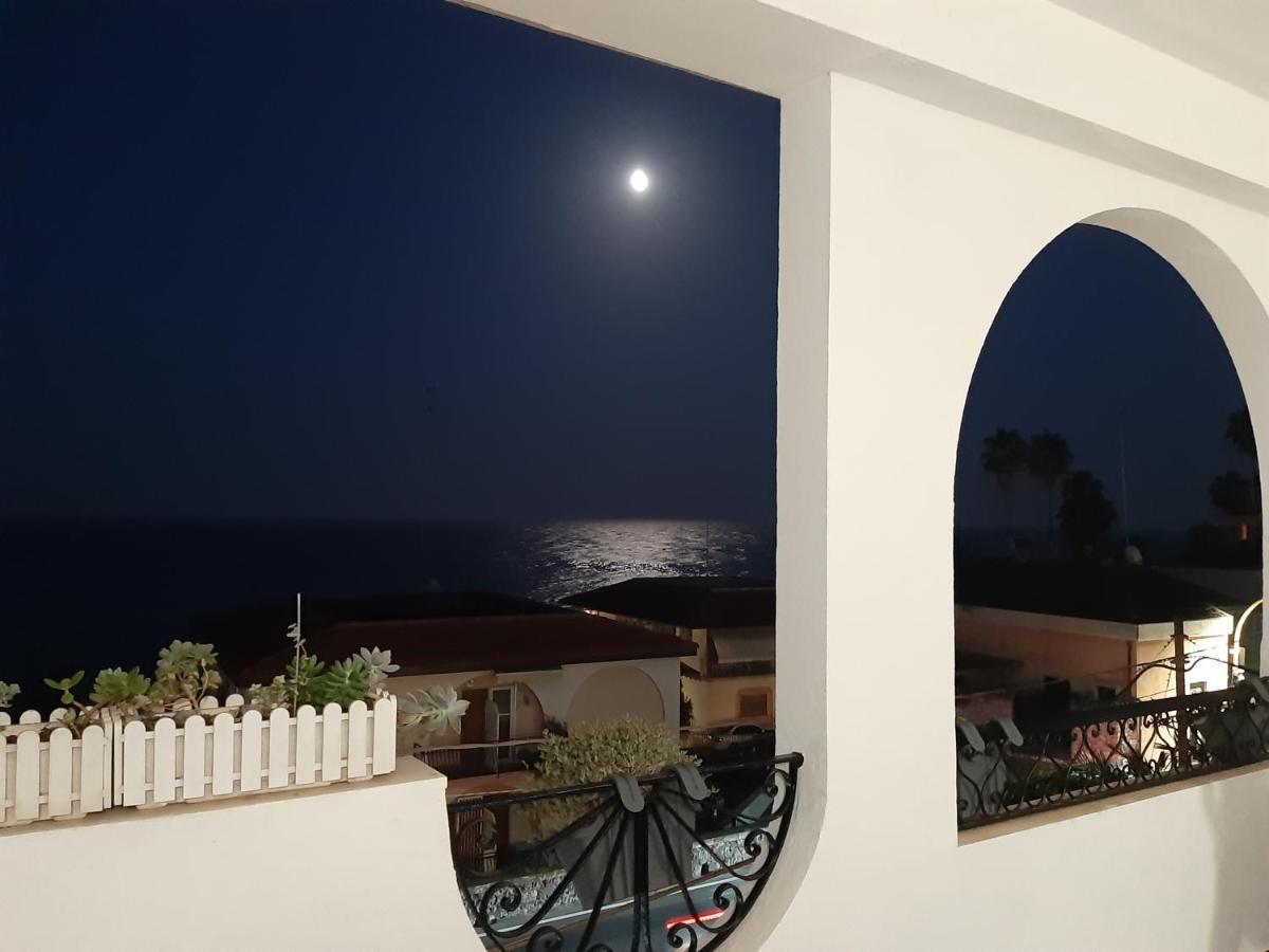 B&B Sea Terrace Aci Castello Eksteriør bilde