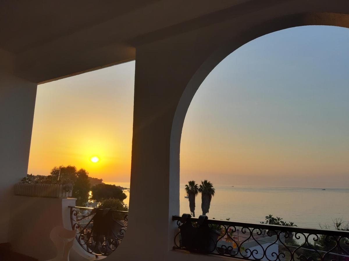 B&B Sea Terrace Aci Castello Eksteriør bilde